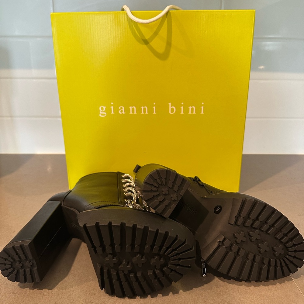 New In Box Gianni Bini Raylinn Rhinestone Laces Platform Booties Boots Size 700 - Picture 3 of 3